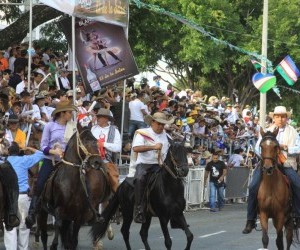 Fair Cali Horseriding Source  farm8 staticflickr com